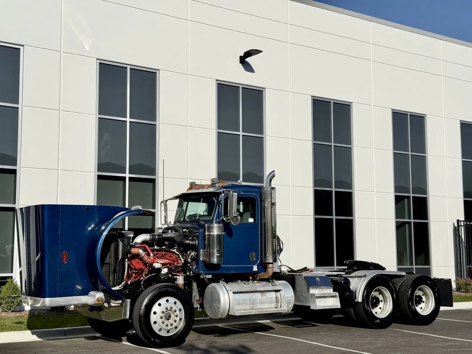 2013 Peterbilt 388 in New Lenox, IL — photo 10