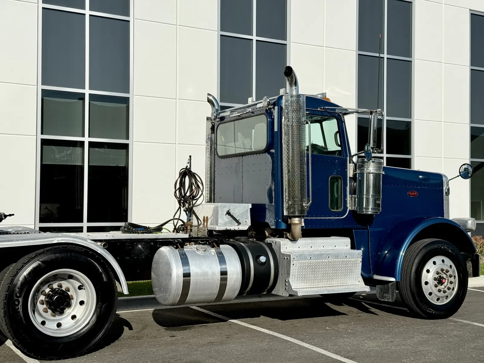 2013 Peterbilt 388 in New Lenox, IL — photo 7