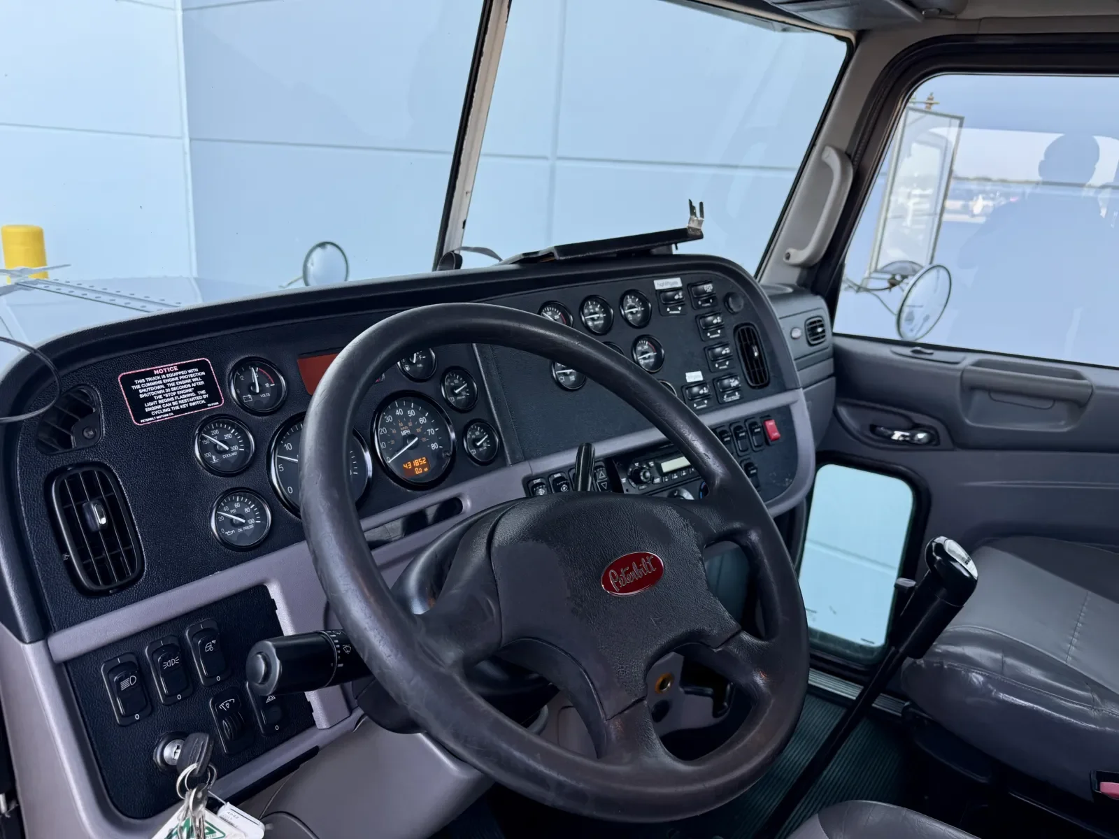 2013 Peterbilt 388 in New Lenox, IL — photo 15