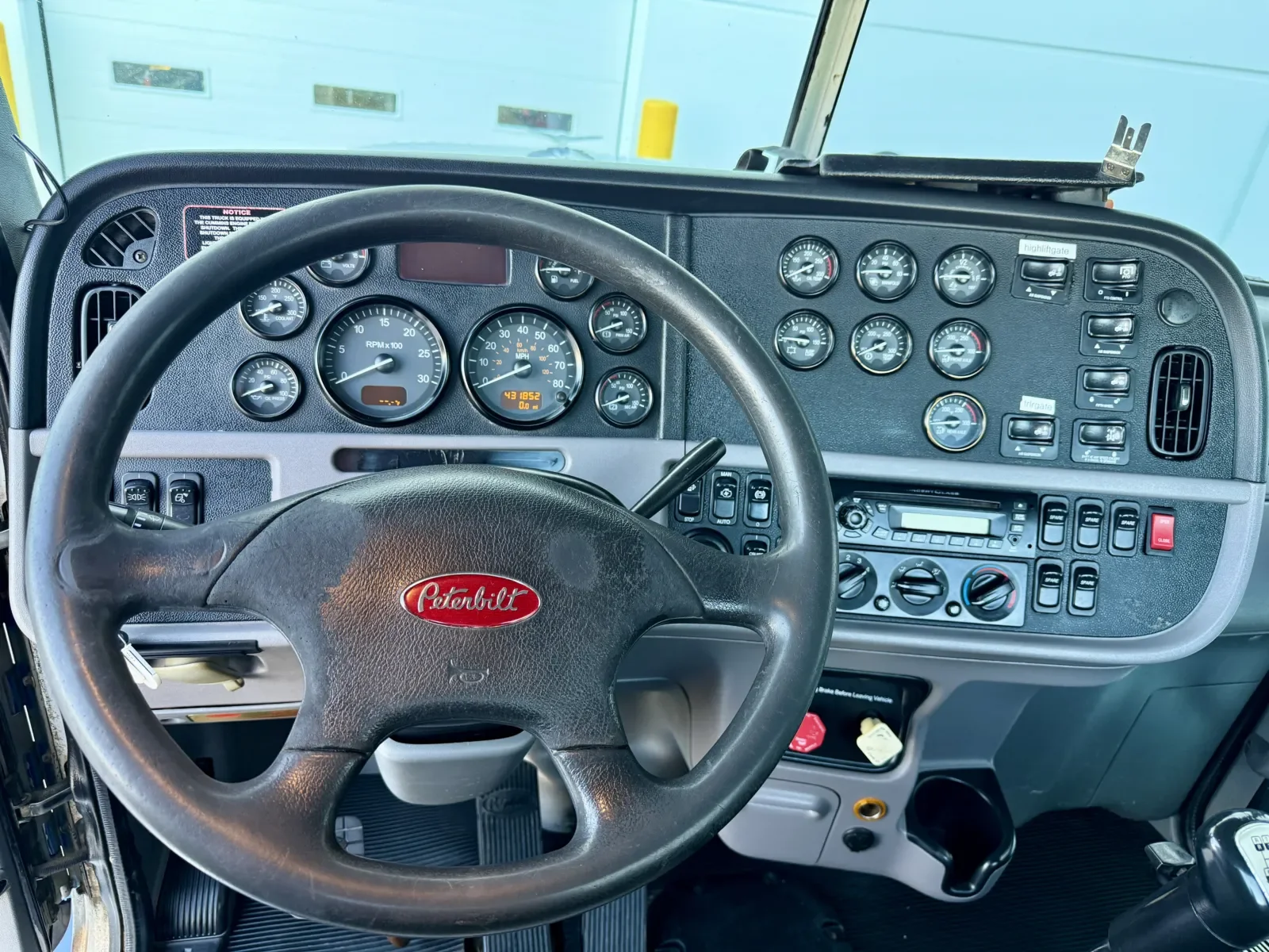 2013 Peterbilt 388 in New Lenox, IL — photo 16