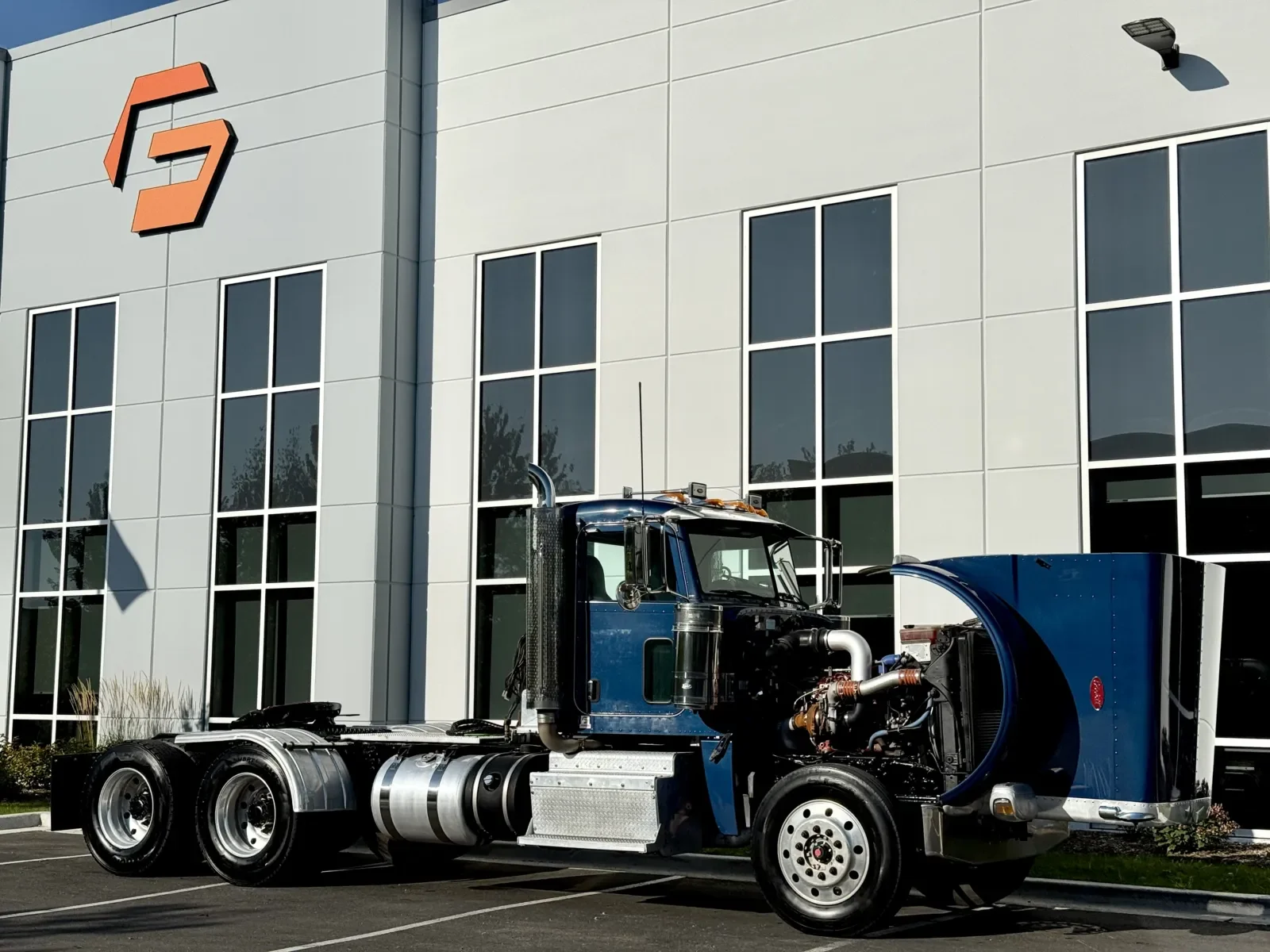 2013 Peterbilt 388 in New Lenox, IL — photo 9