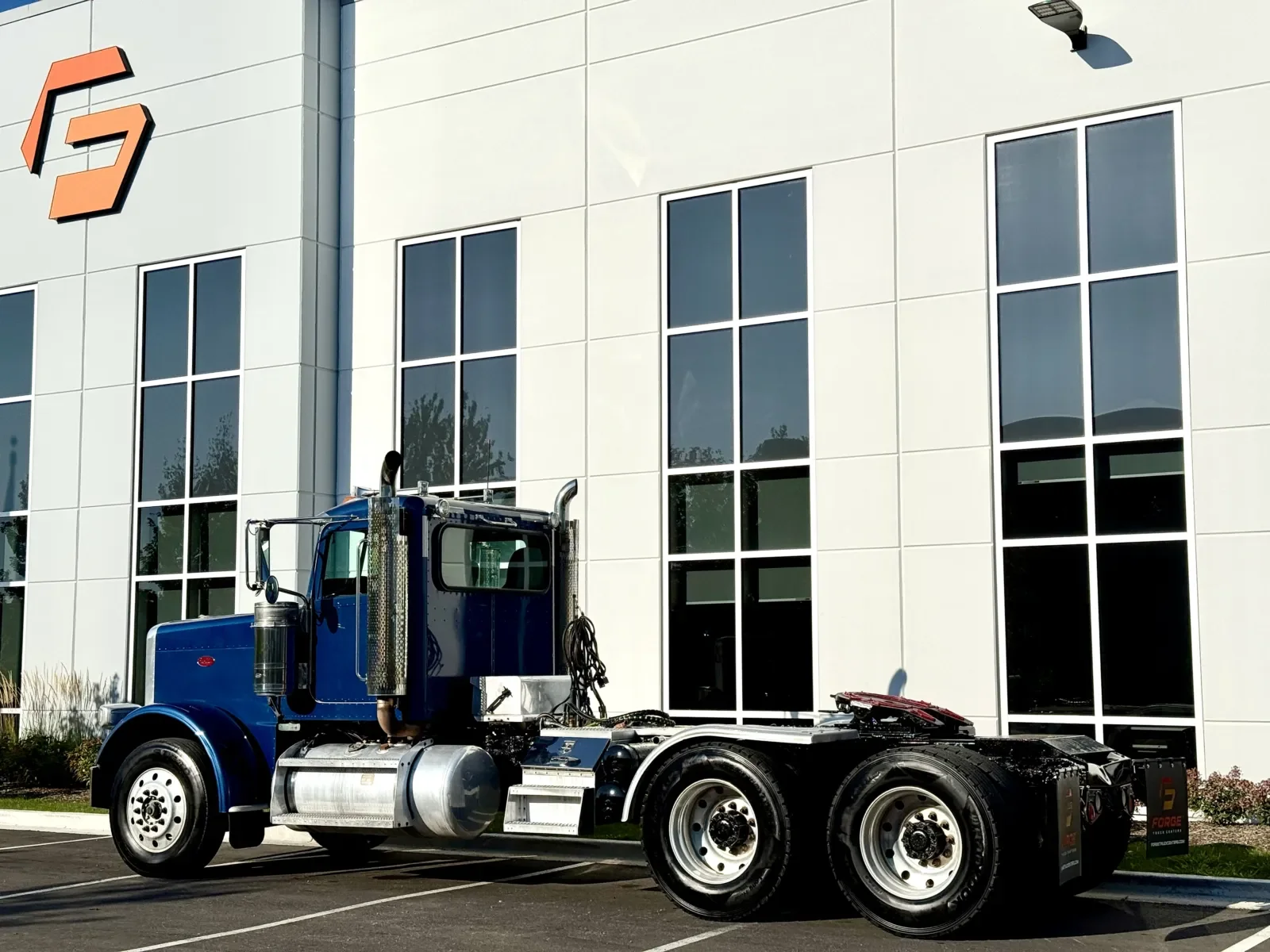 2013 Peterbilt 388 in New Lenox, IL — photo 6