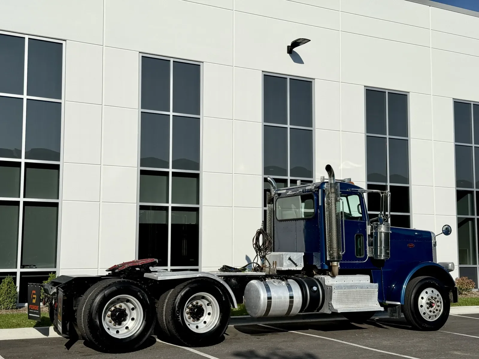 2013 Peterbilt 388 in New Lenox, IL — photo 5