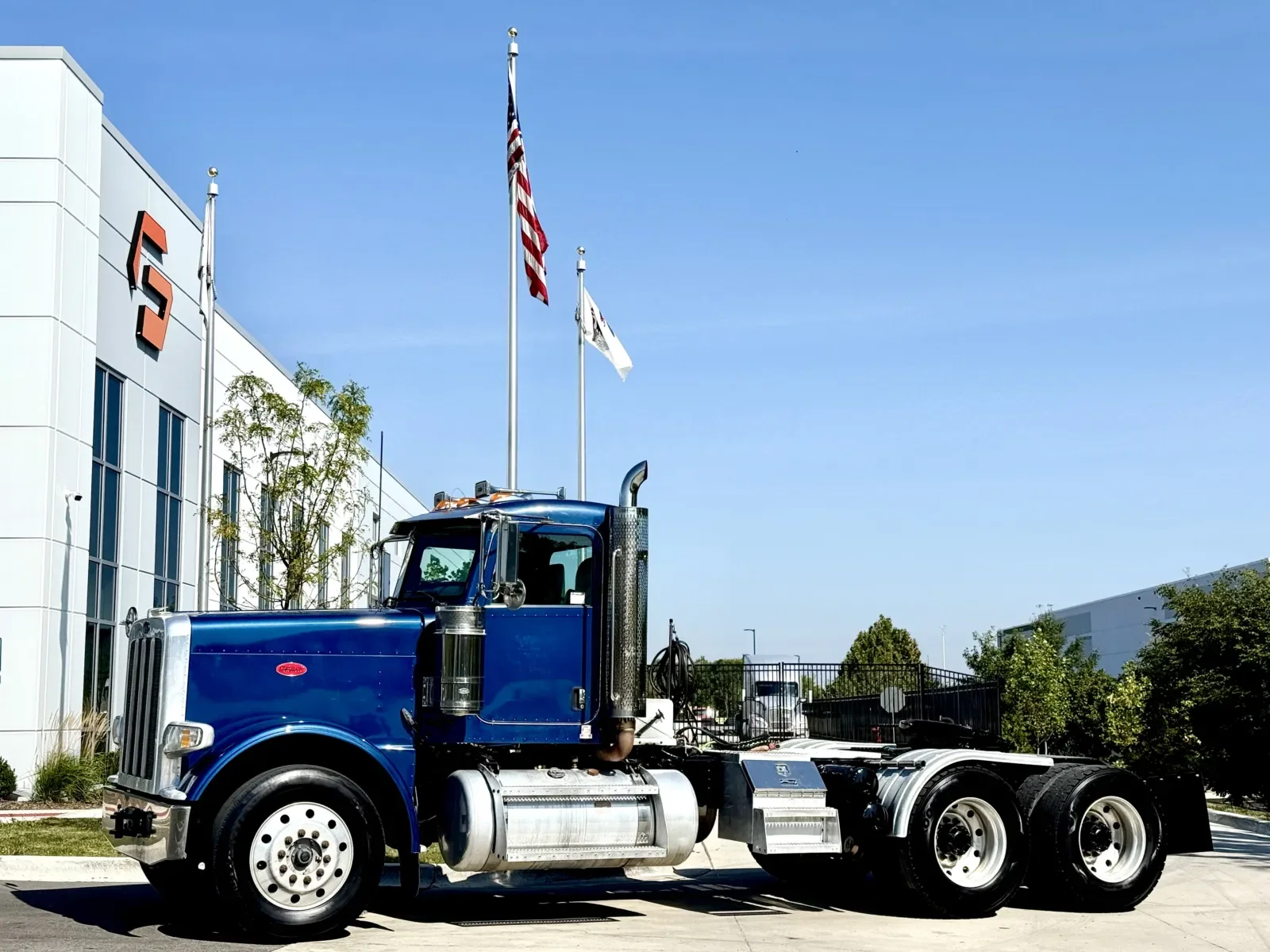 2013 Peterbilt 388 in New Lenox, IL