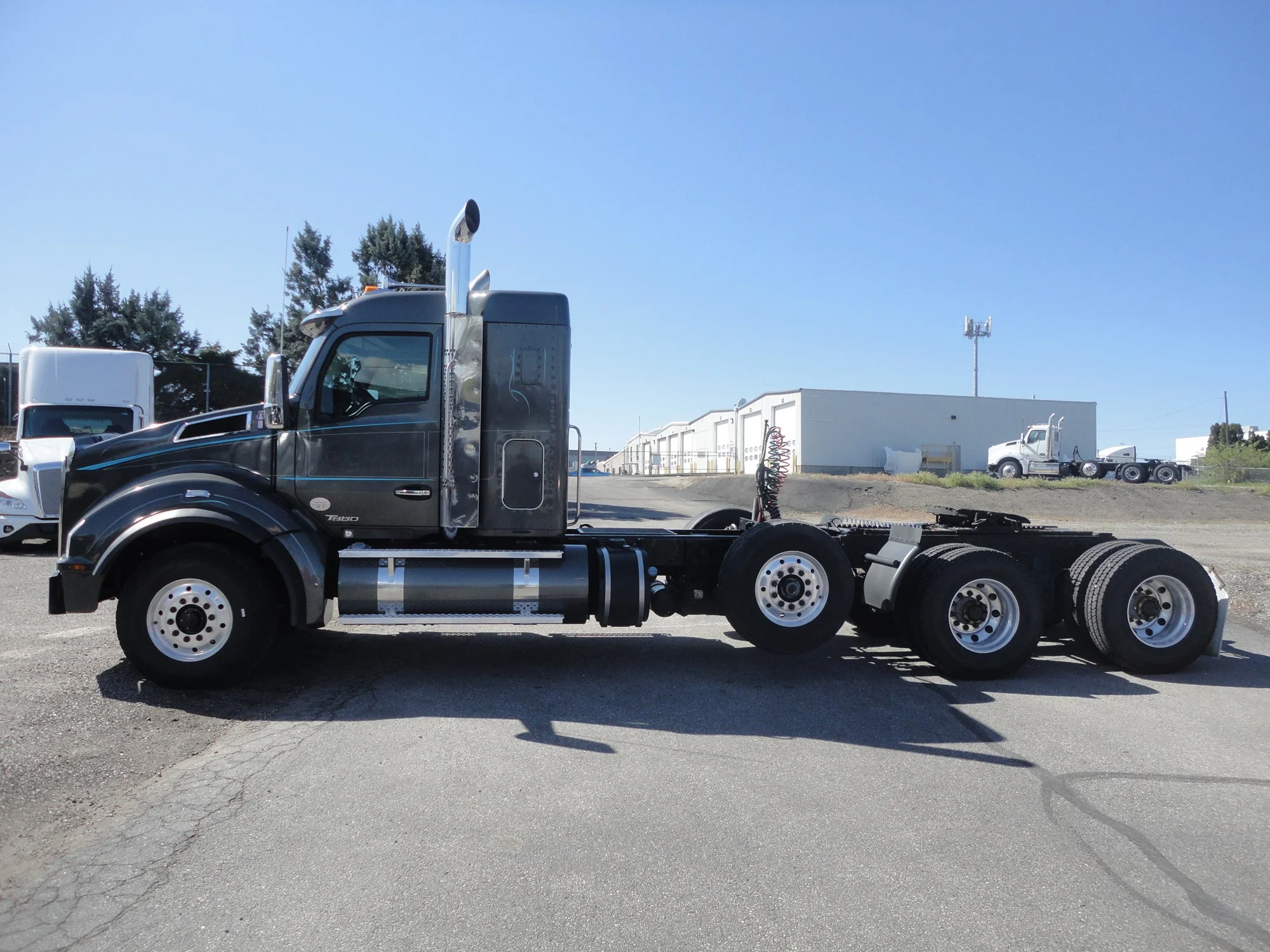 2021 Kenworth T880 - image 2