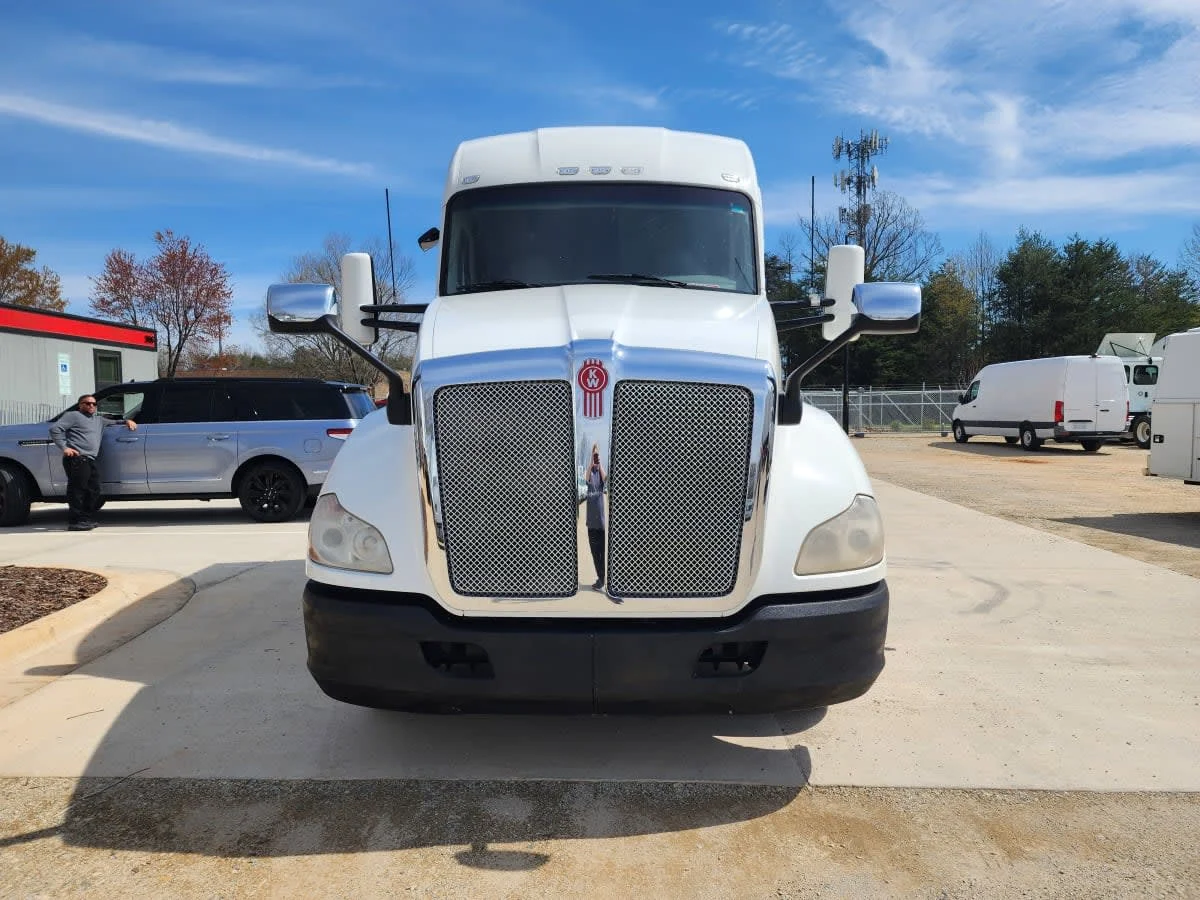 2019 Kenworth T680 - image 2
