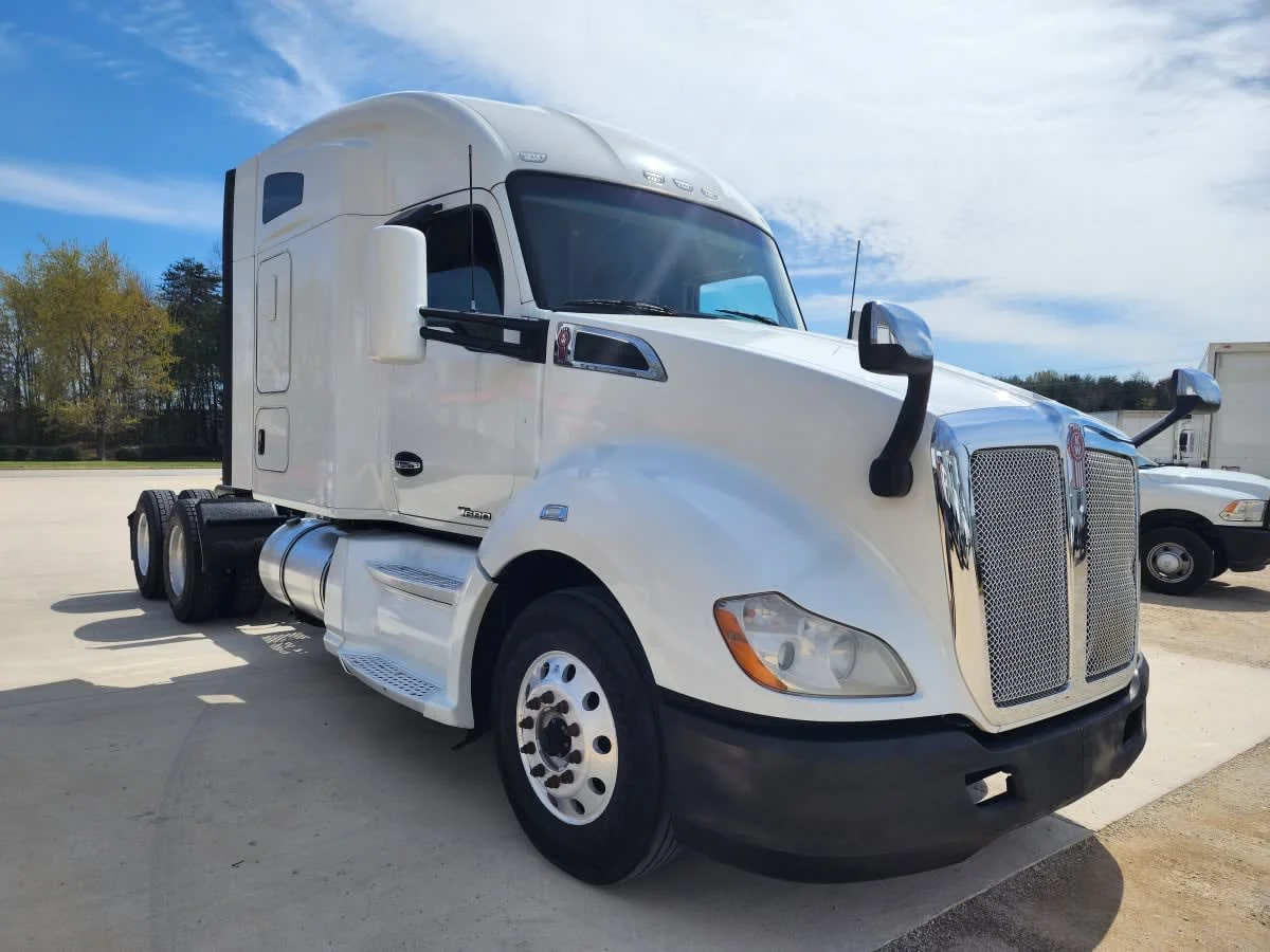 2019 Kenworth T680 - image 3