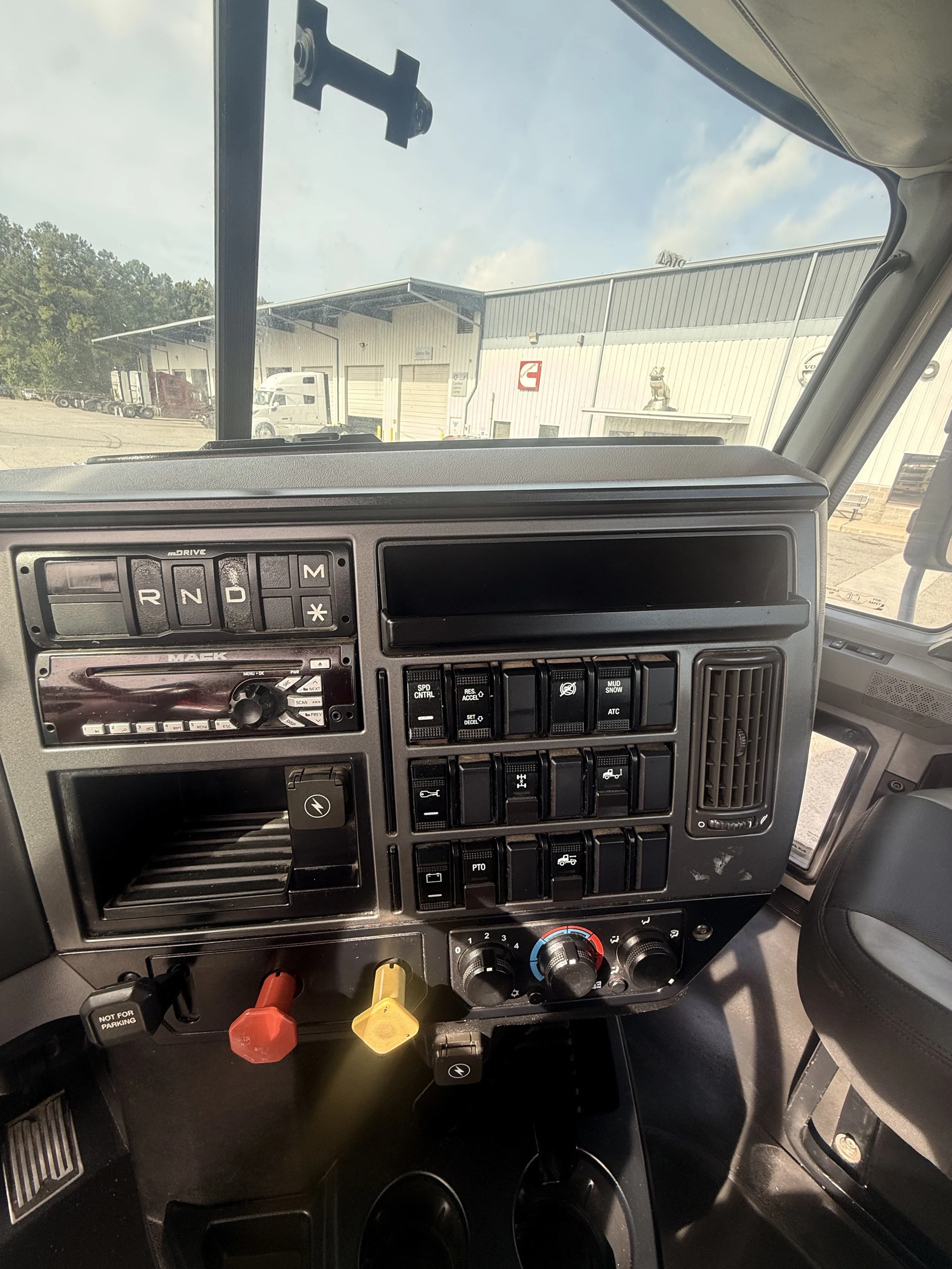 2020 Mack Pinnacle in Savannah, GA — photo 7