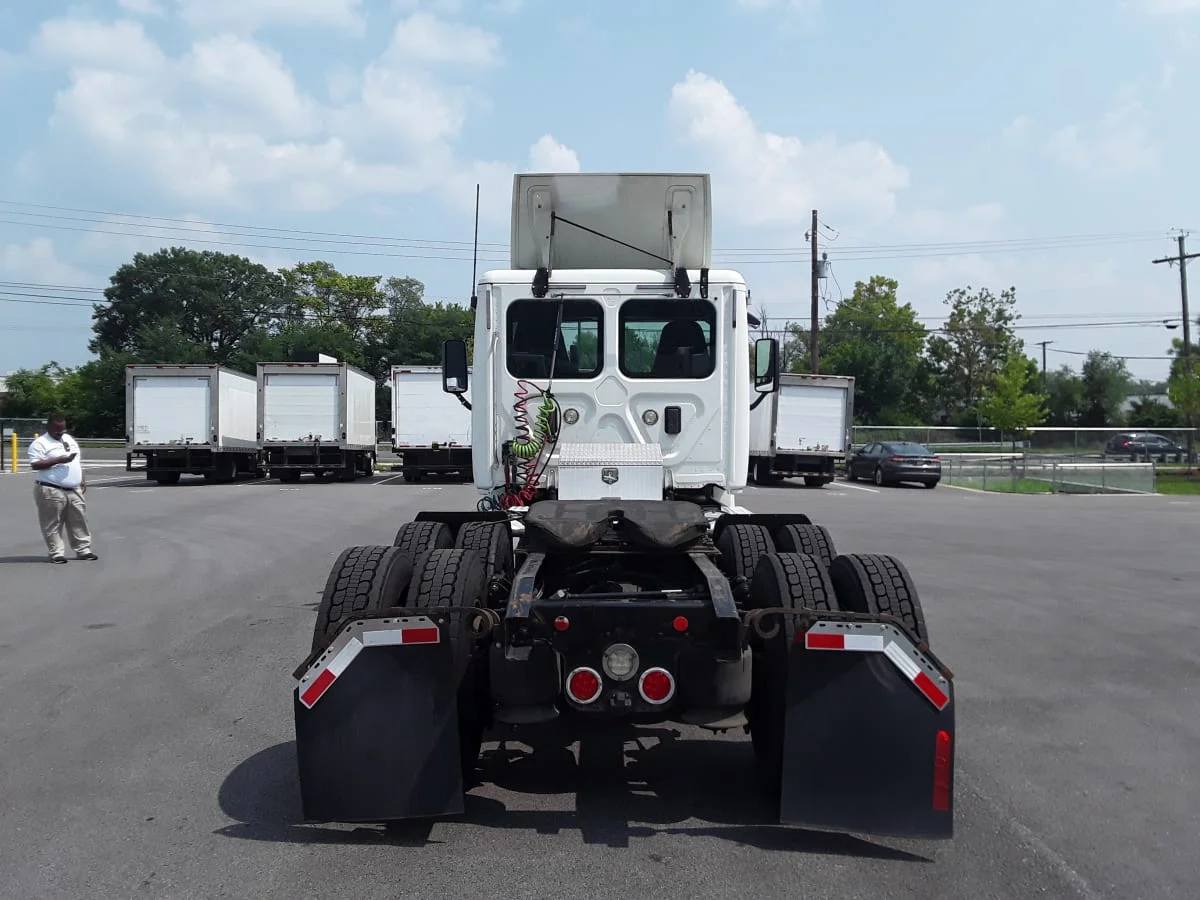 2017 Freightliner Cascadia - image 6