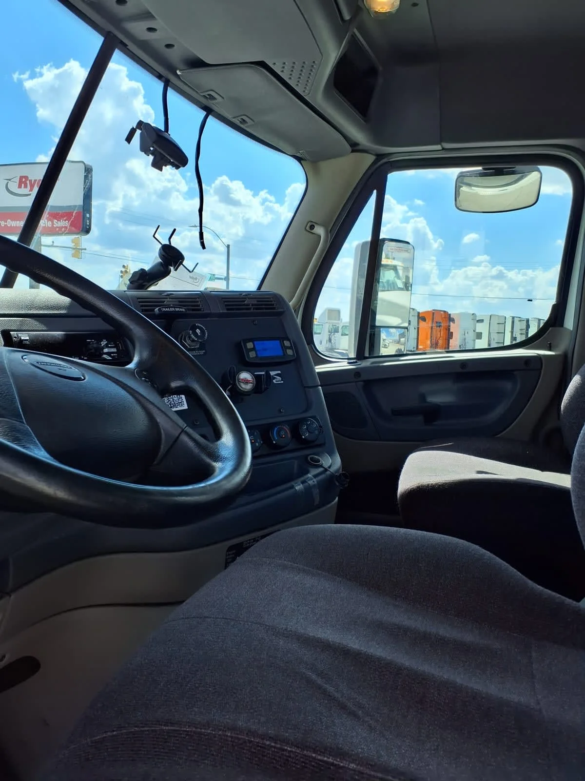 2019 Freightliner Cascadia in Fort Worth, TX — photo 7