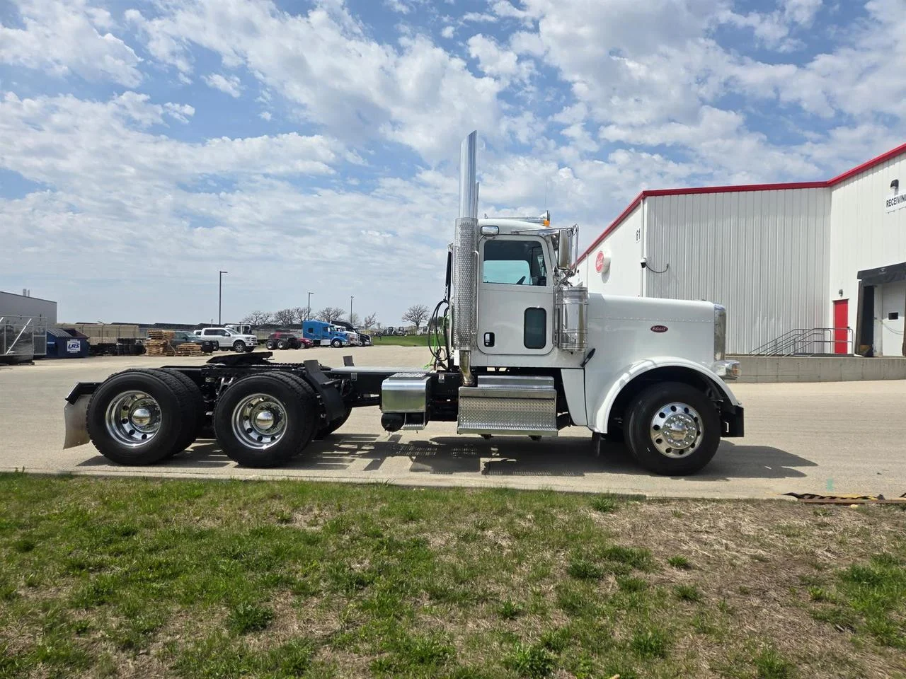 2021 Peterbilt 389 in Rochester, MN — photo 3
