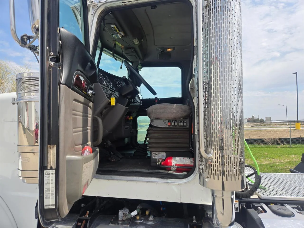 2021 Peterbilt 389 in Rochester, MN — photo 8