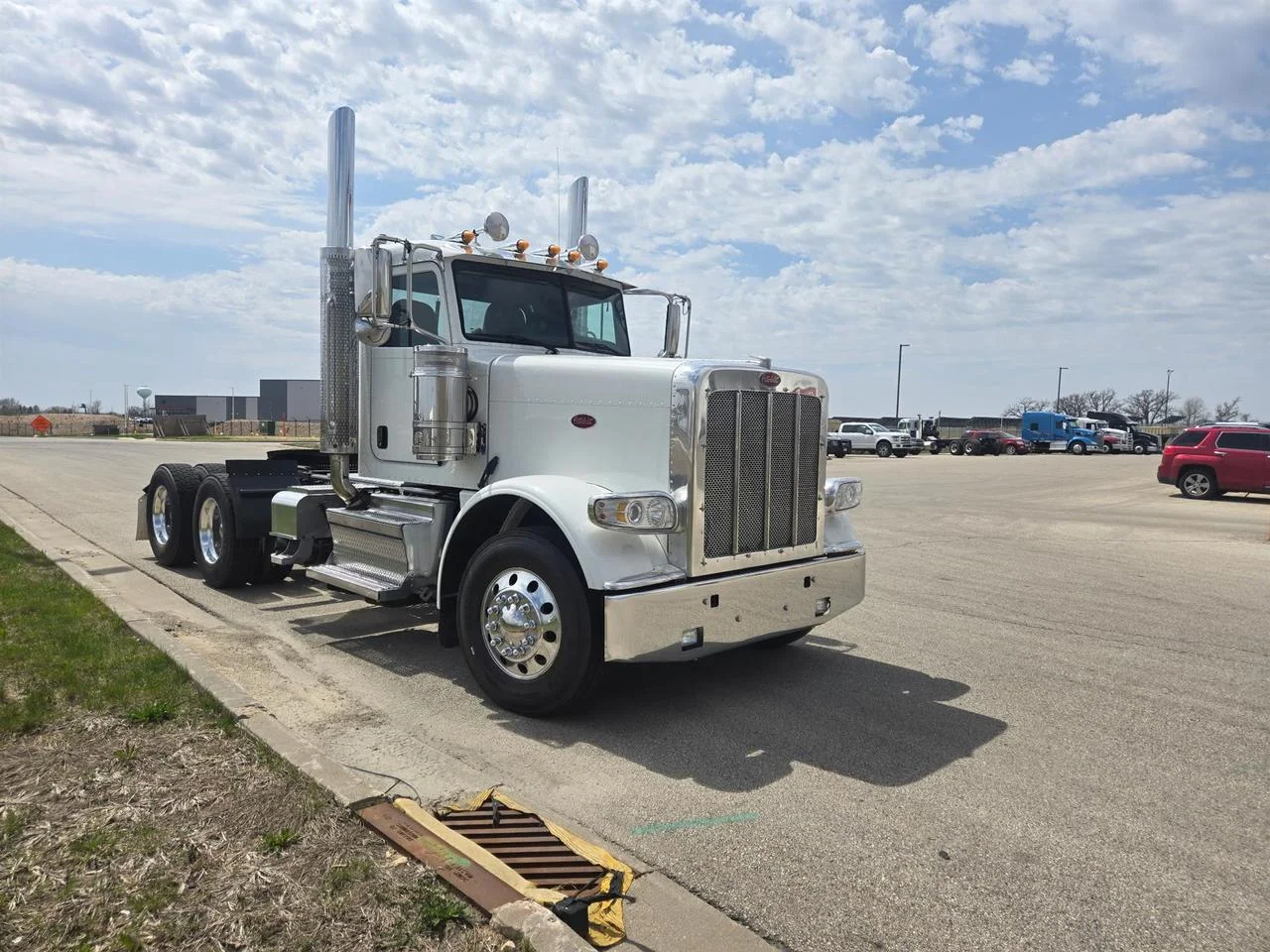 2021 Peterbilt 389 in Rochester, MN — photo 2