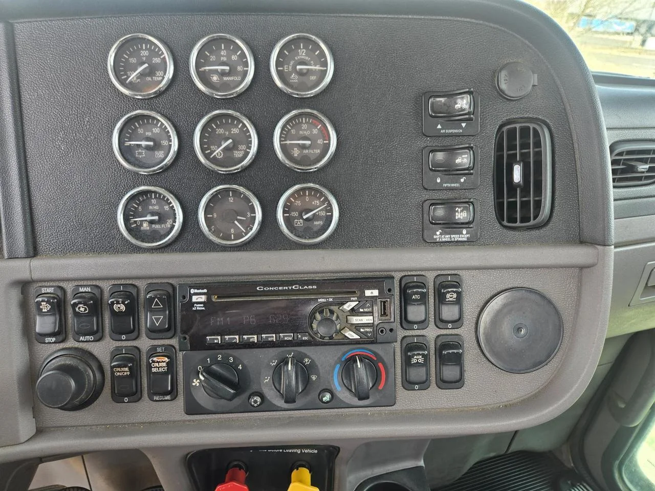 2021 Peterbilt 389 in Rochester, MN — photo 10