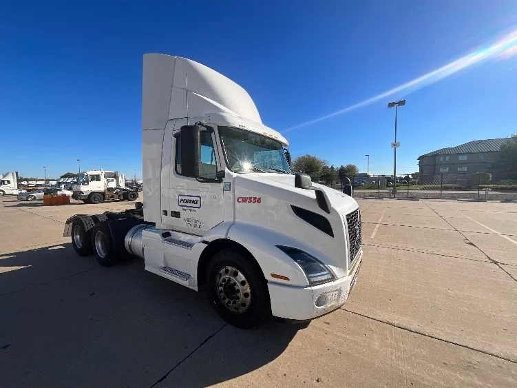 2021 Volvo VNR 640 in La Porte, IN