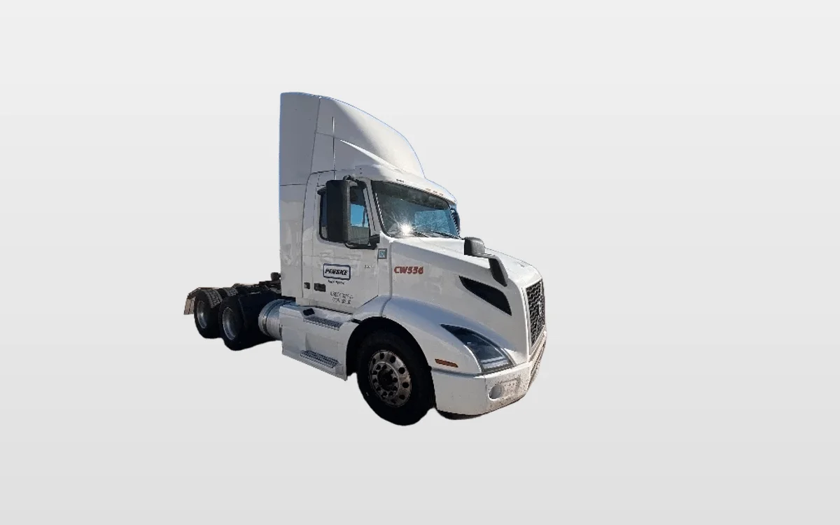 2021 Volvo VNR 640 - image 1