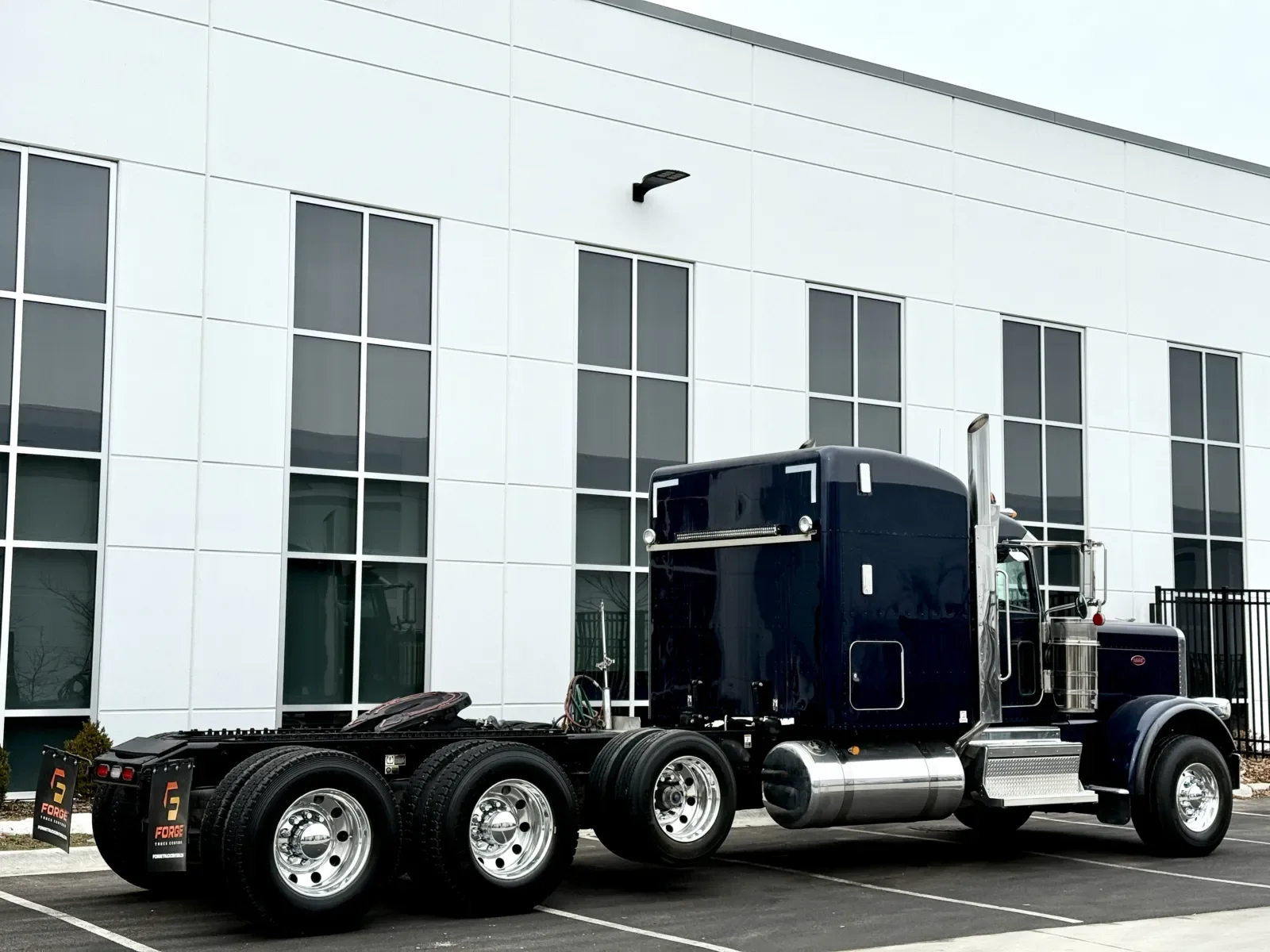 2024 Peterbilt 389 - image 5