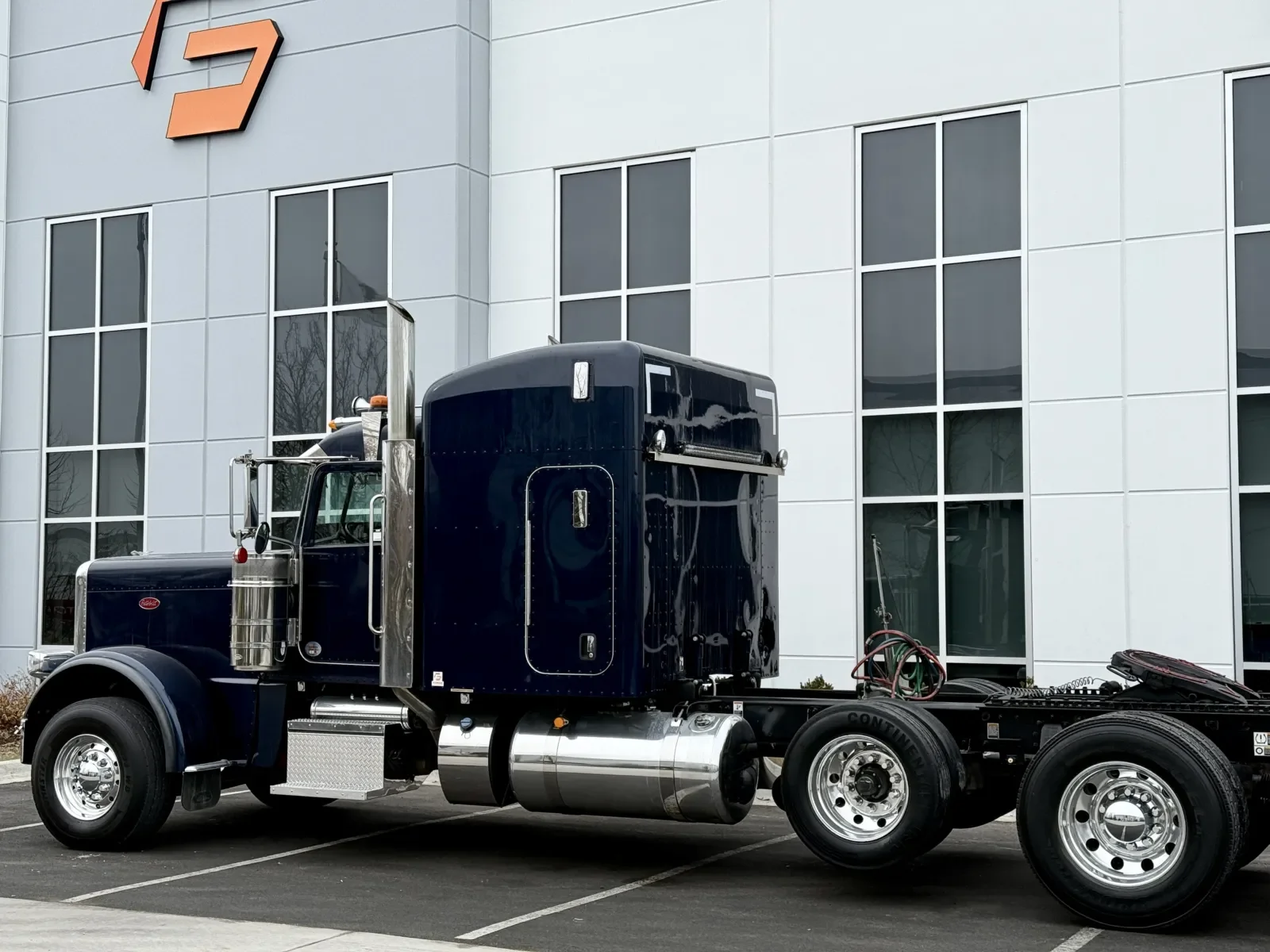 2024 Peterbilt 389 - image 8