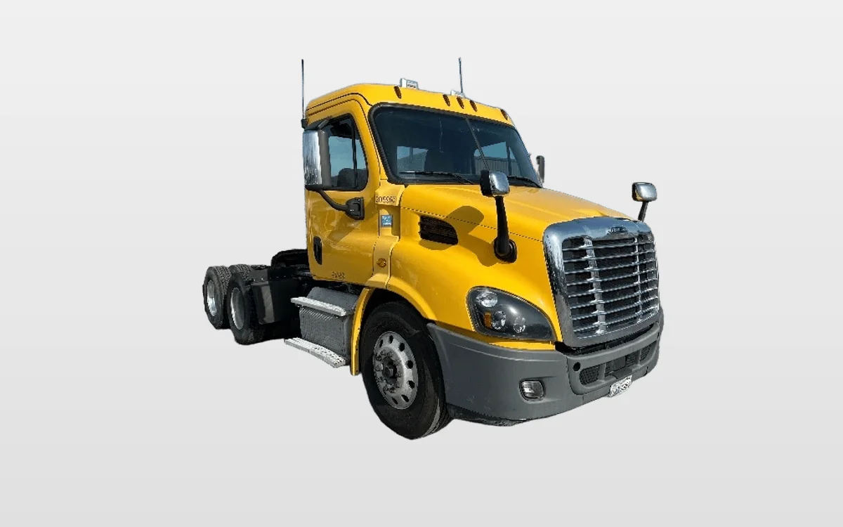 2019 Freightliner Cascadia - image 1
