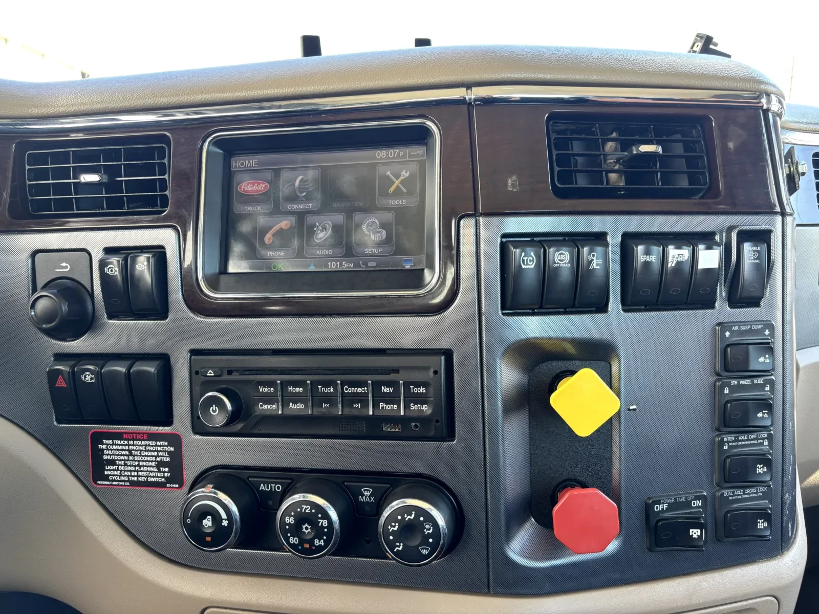 2014 Peterbilt 567 - image 17