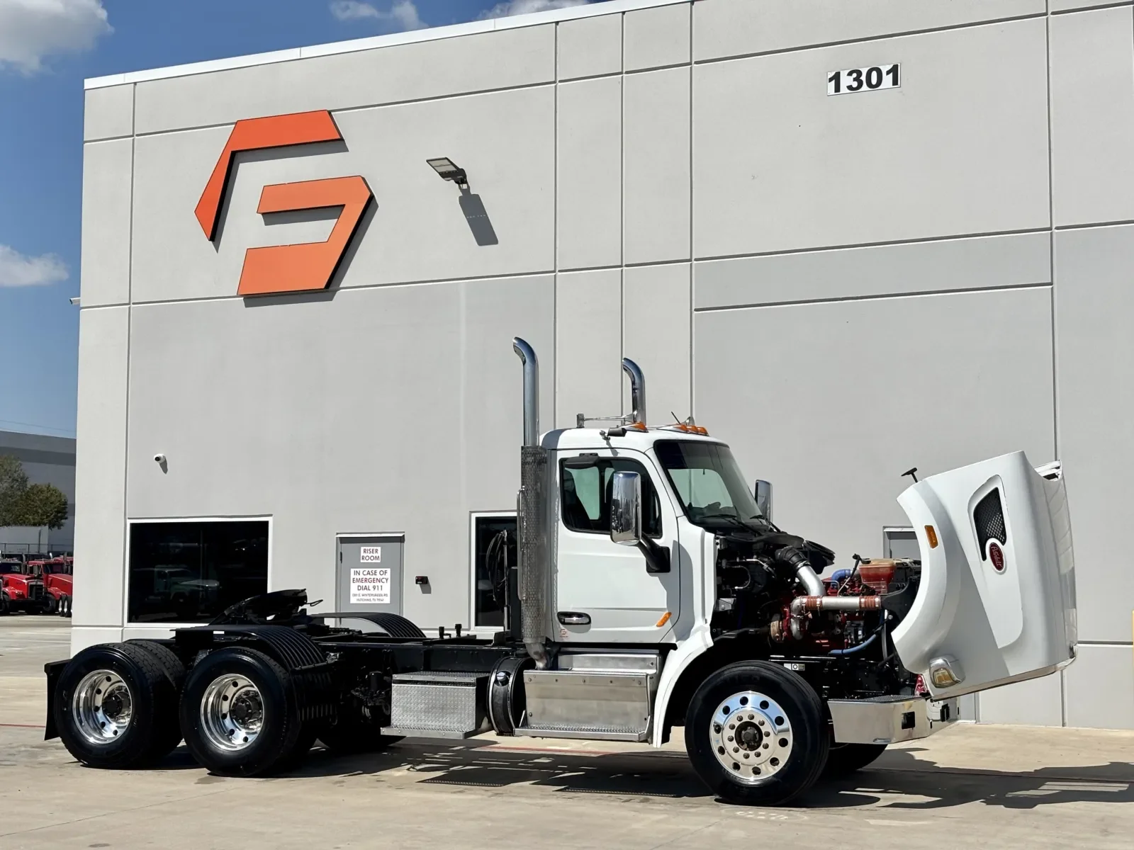 2014 Peterbilt 567 - image 9