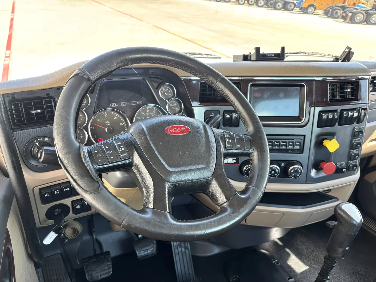 2014 Peterbilt 567 in Hutchins, TX — photo 15