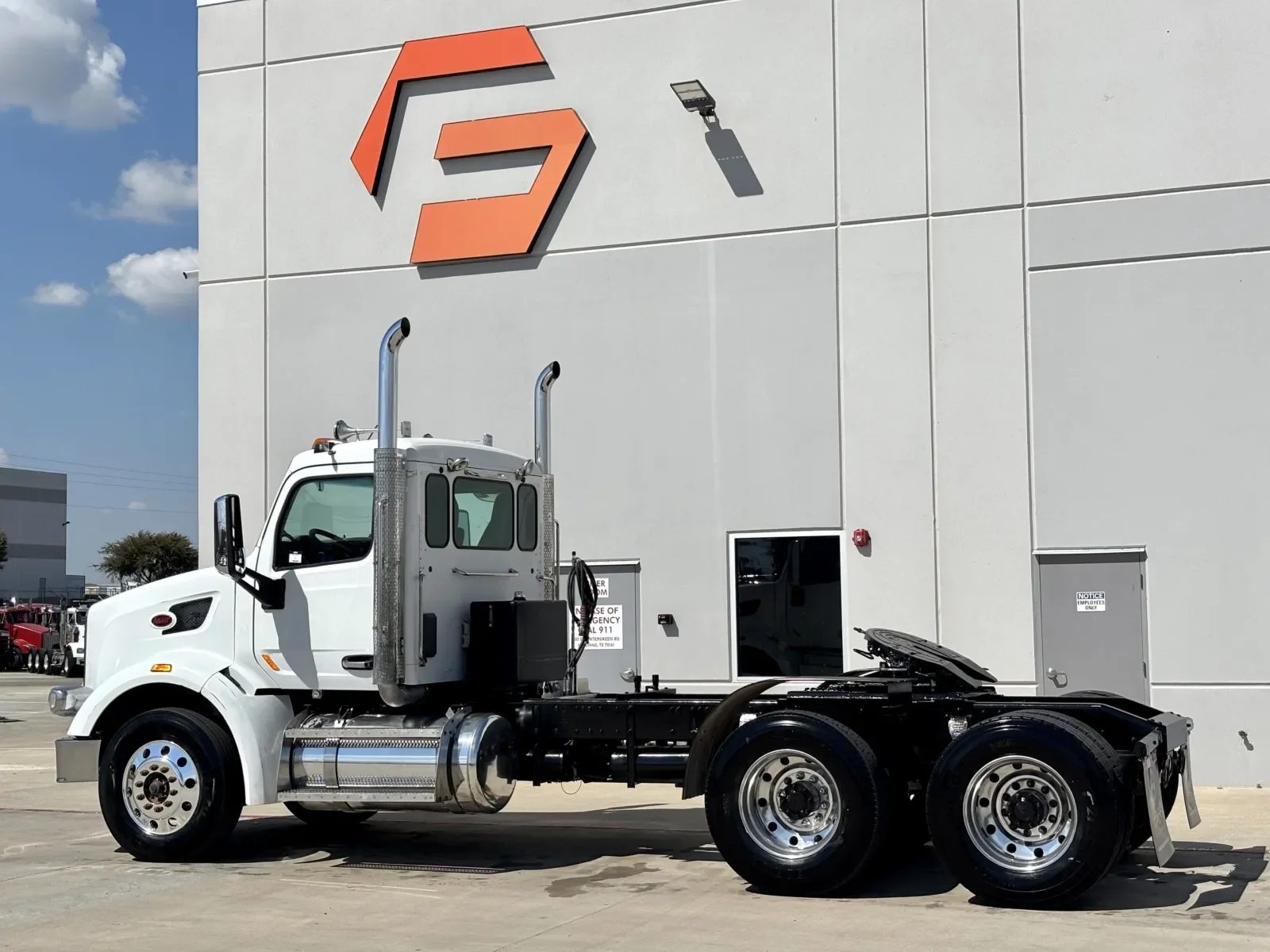2014 Peterbilt 567 in Hutchins, TX — photo 6