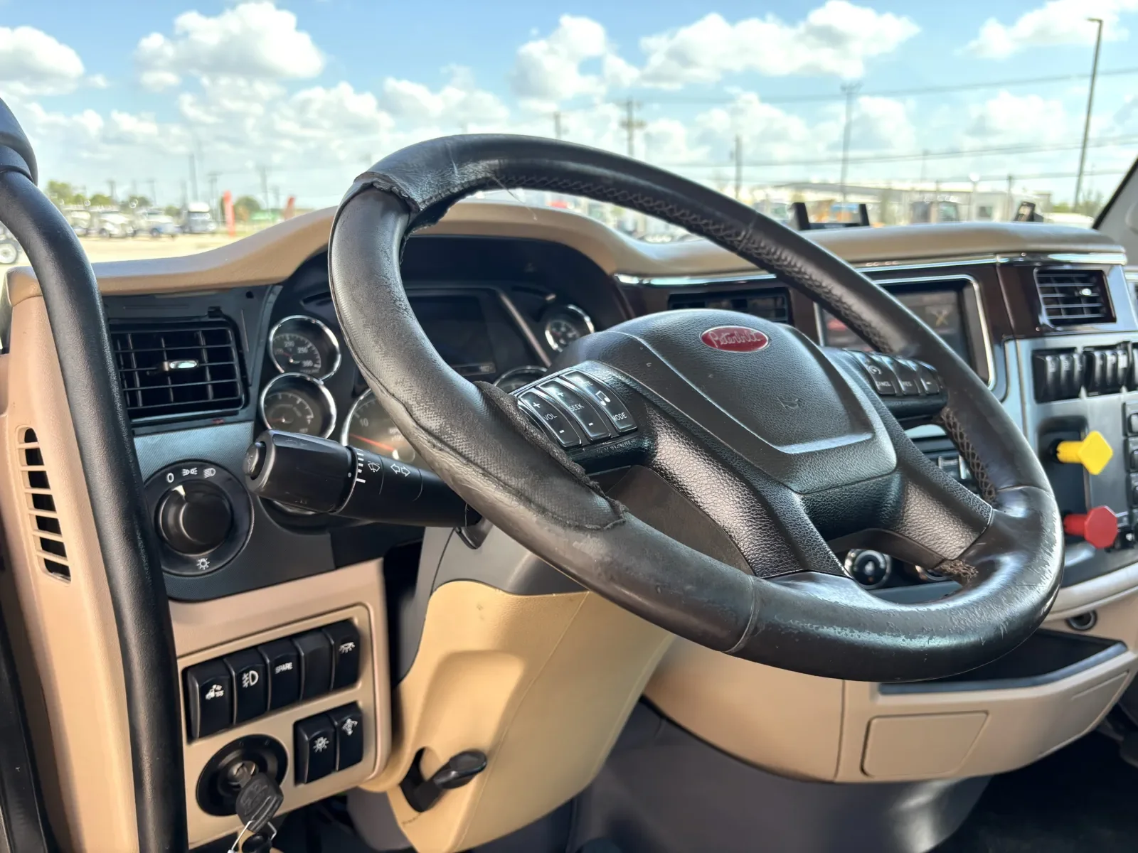 2014 Peterbilt 567 in Hutchins, TX — photo 14