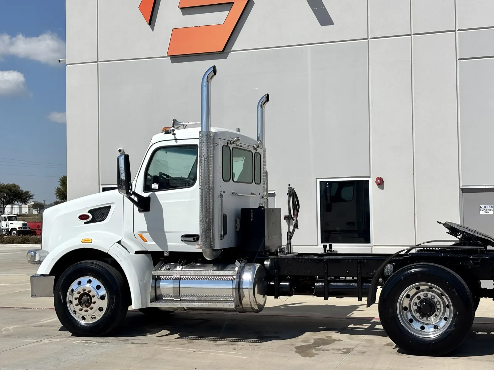 2014 Peterbilt 567 in Hutchins, TX — photo 8
