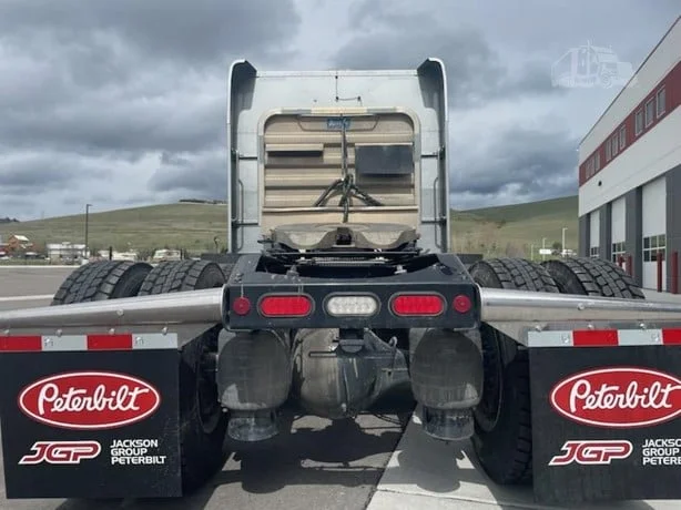2023 Peterbilt 389 - image 8