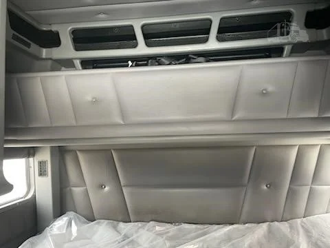 2023 Peterbilt 389 - image 19