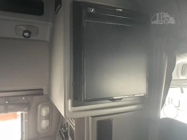 2023 Peterbilt 389 - image 21