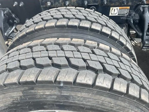 2023 Peterbilt 389 - image 23