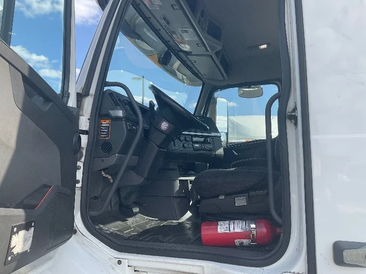 2021 Volvo VNR 640 in Fontana, CA — photo 9