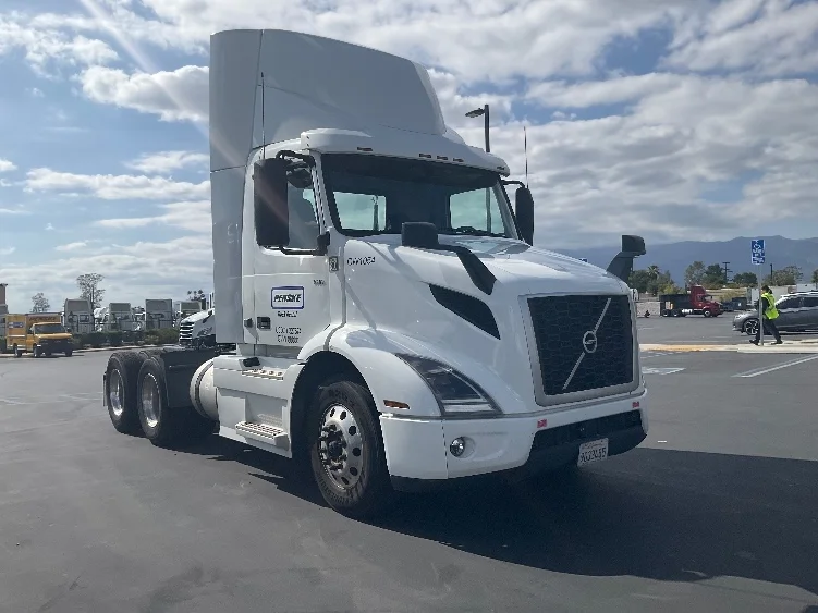 2021 Volvo VNR 640