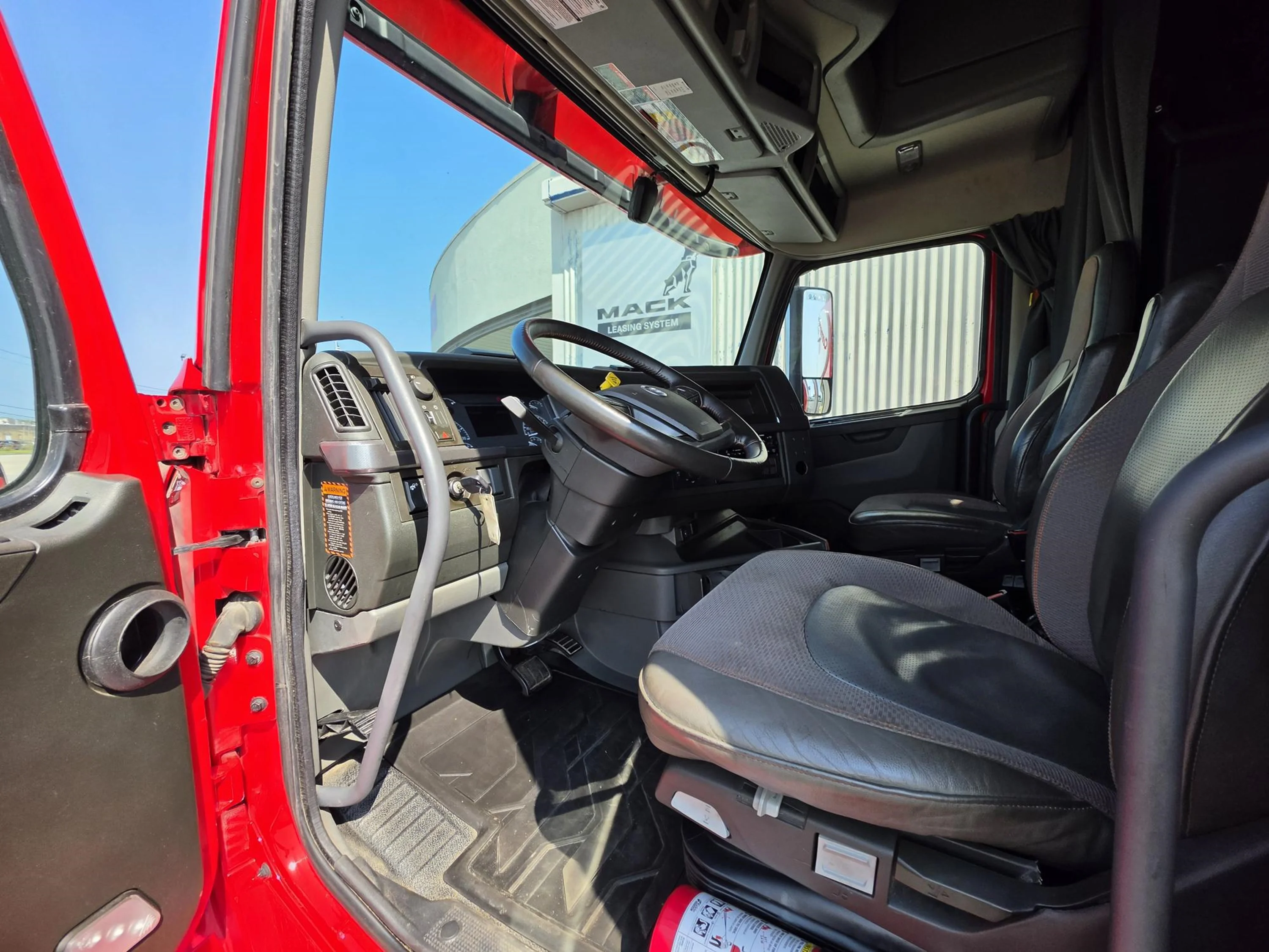 2024 Volvo VNL 860 in Cahokia, IL — photo 5