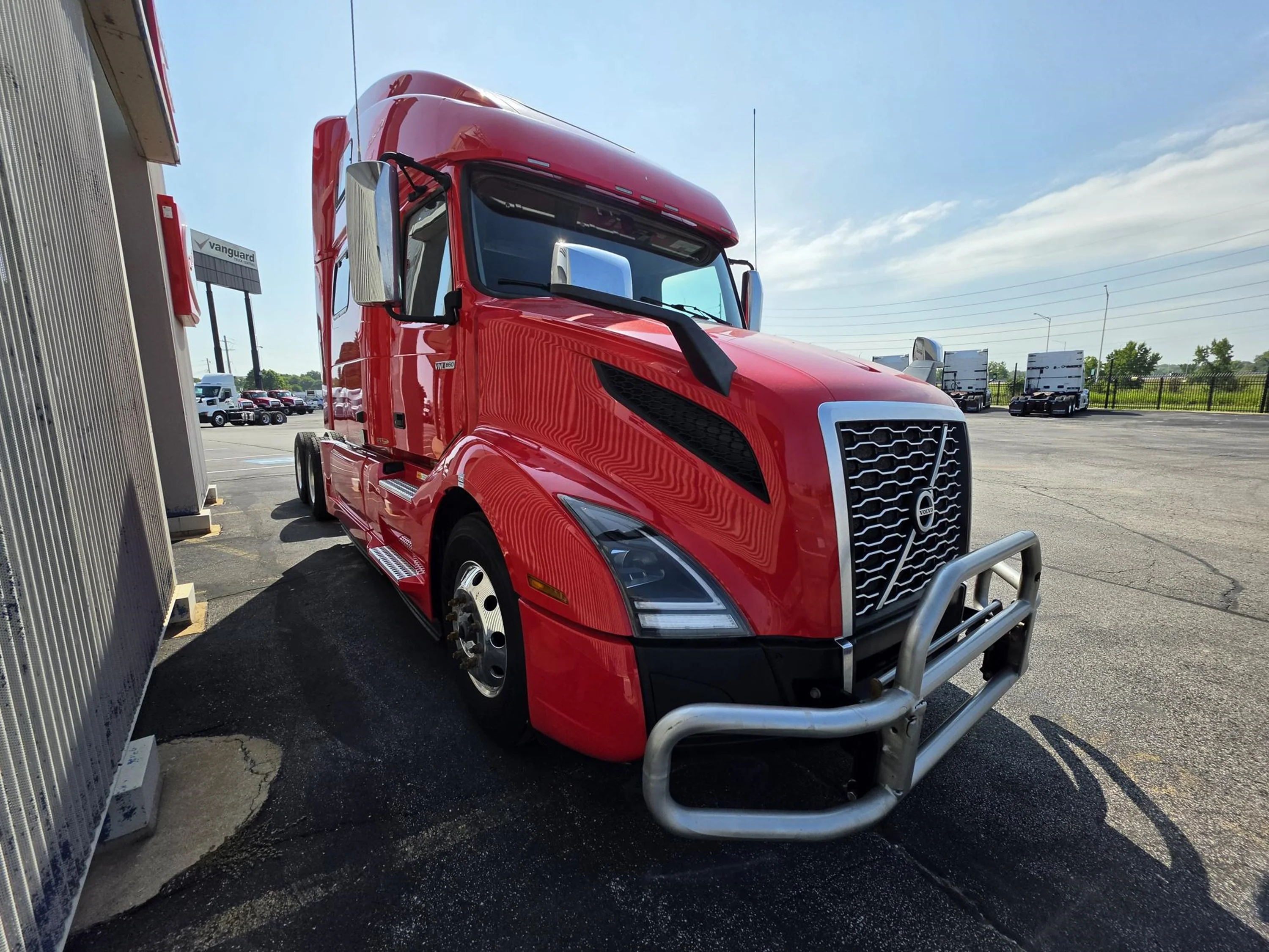 2024 Volvo VNL 860 in Cahokia, IL — photo 2