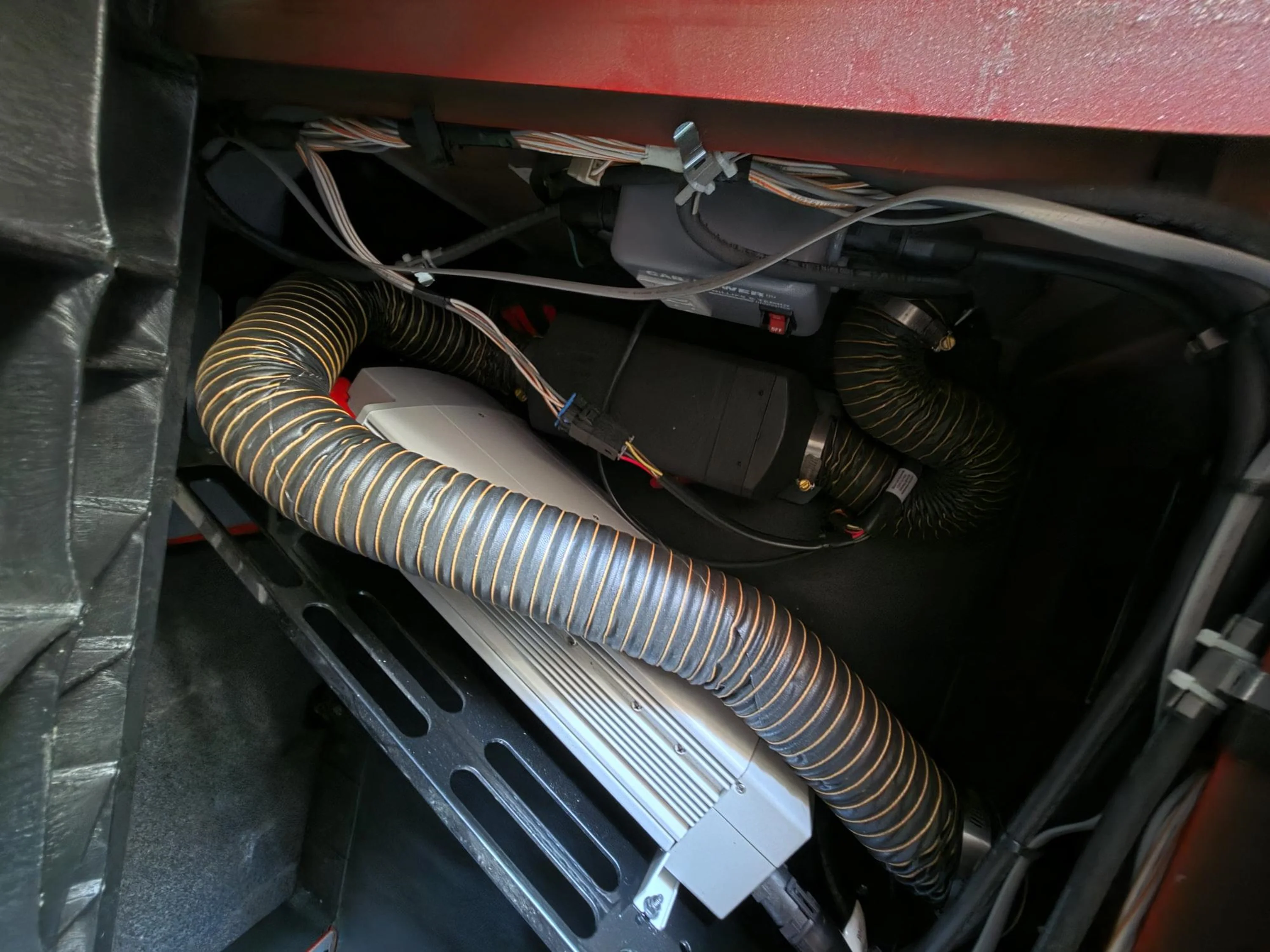 2024 Volvo VNL 860 in Cahokia, IL — photo 11