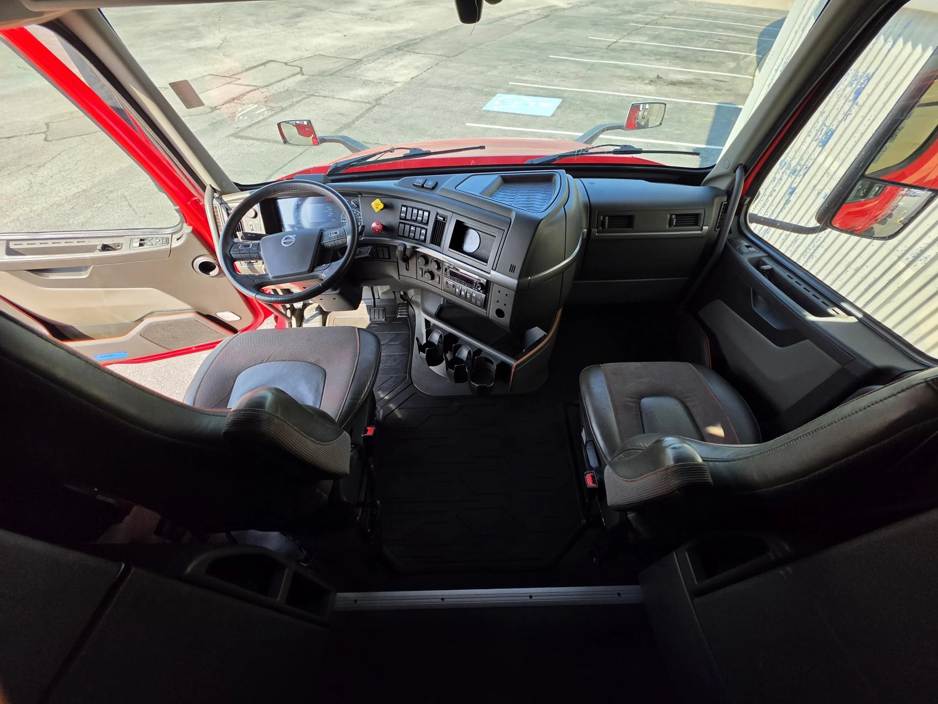 2024 Volvo VNL 860 in Cahokia, IL — photo 8