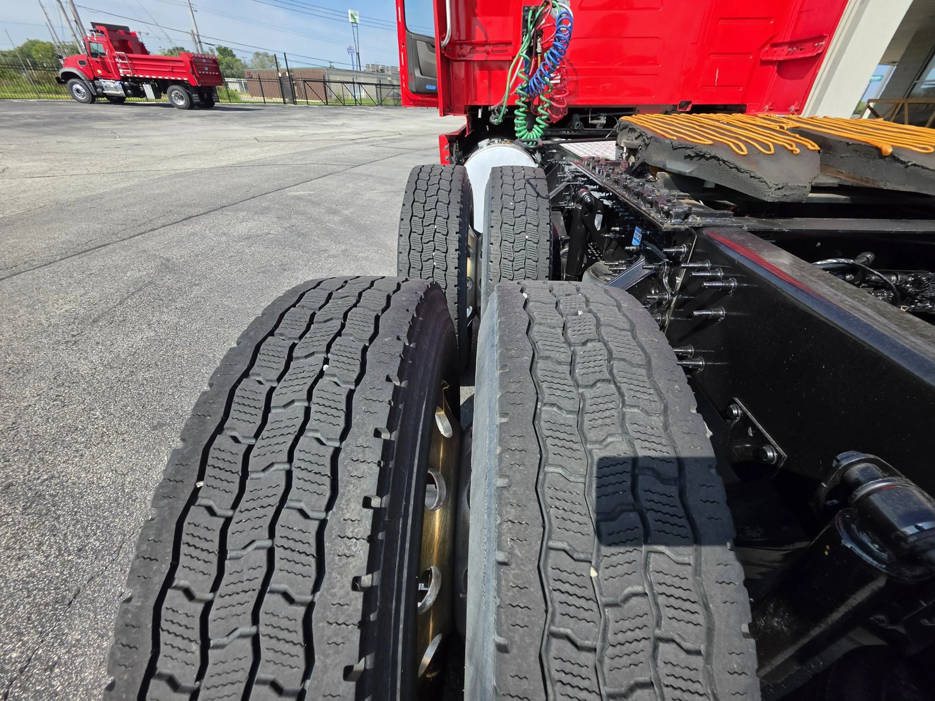 2024 Volvo VNL 860 in Cahokia, IL — photo 13