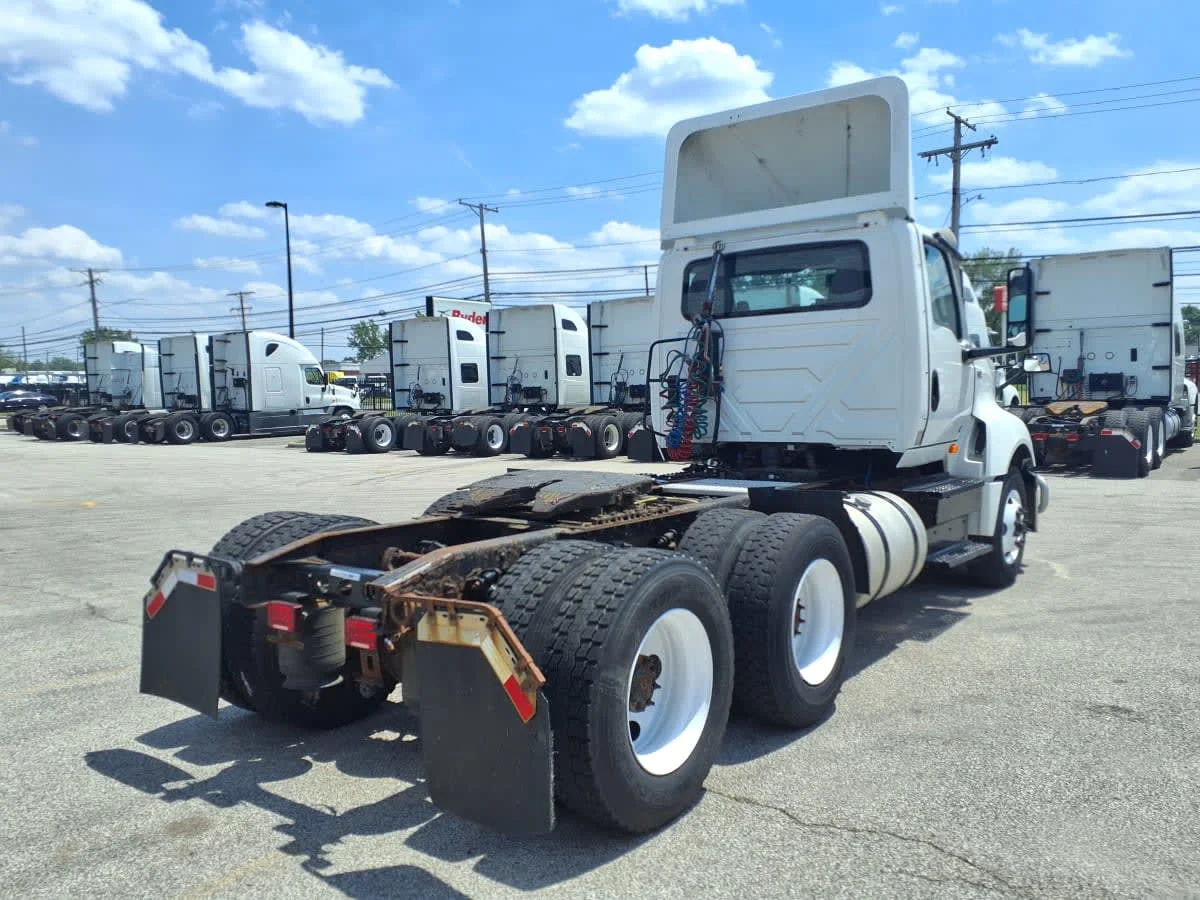 2019 International LT in Cleveland, OH — photo 4