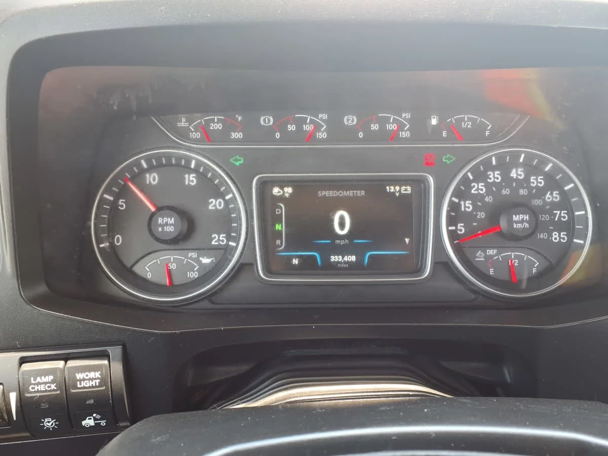2019 International LT in Cleveland, OH — photo 10