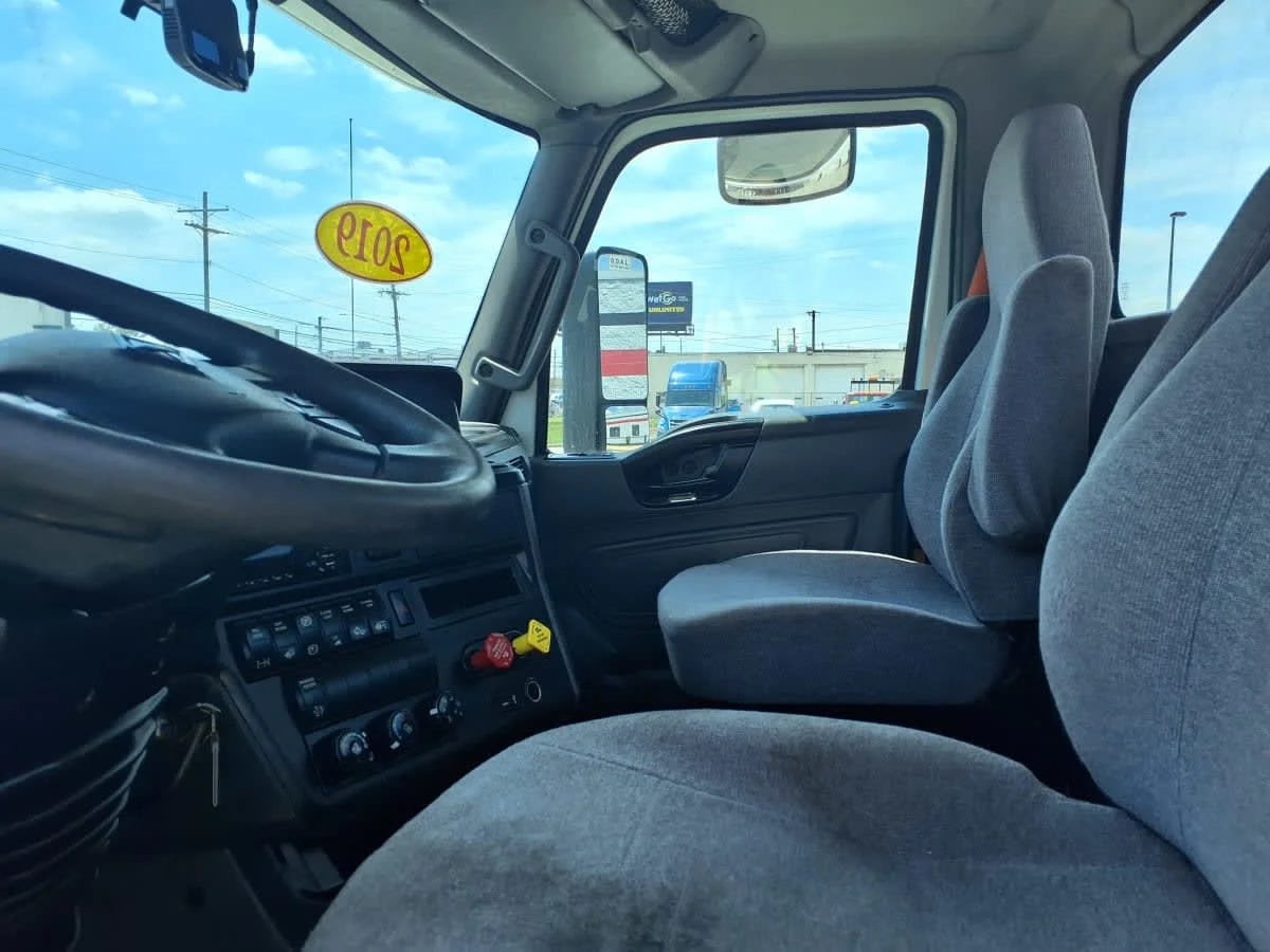 2019 International LT in Cleveland, OH — photo 7