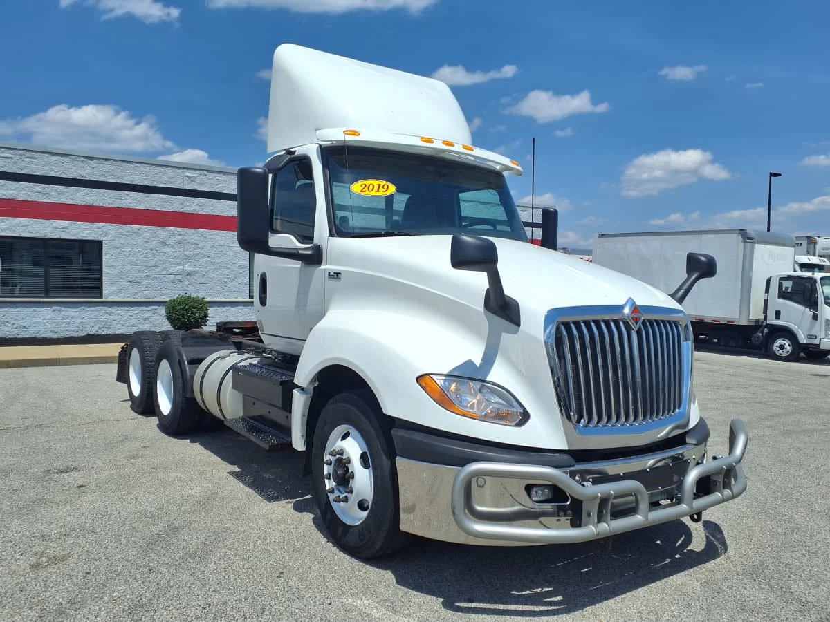 2019 International LT in Cleveland, OH — photo 3