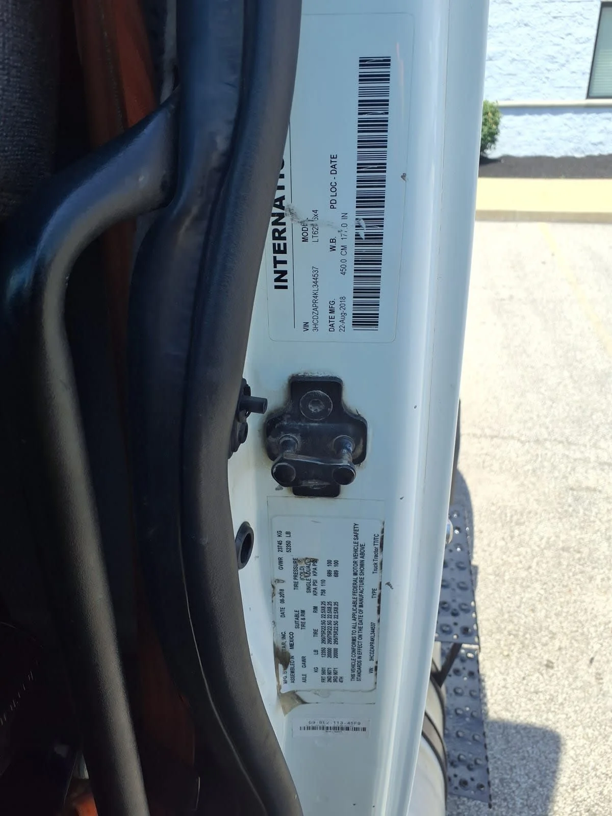 2019 International LT in Cleveland, OH — photo 11