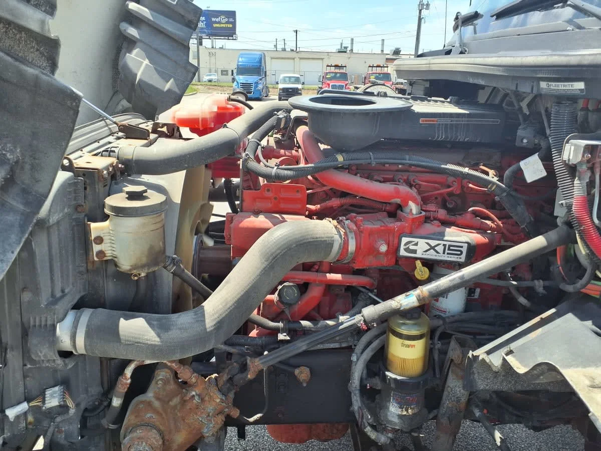 2019 International LT in Cleveland, OH — photo 8