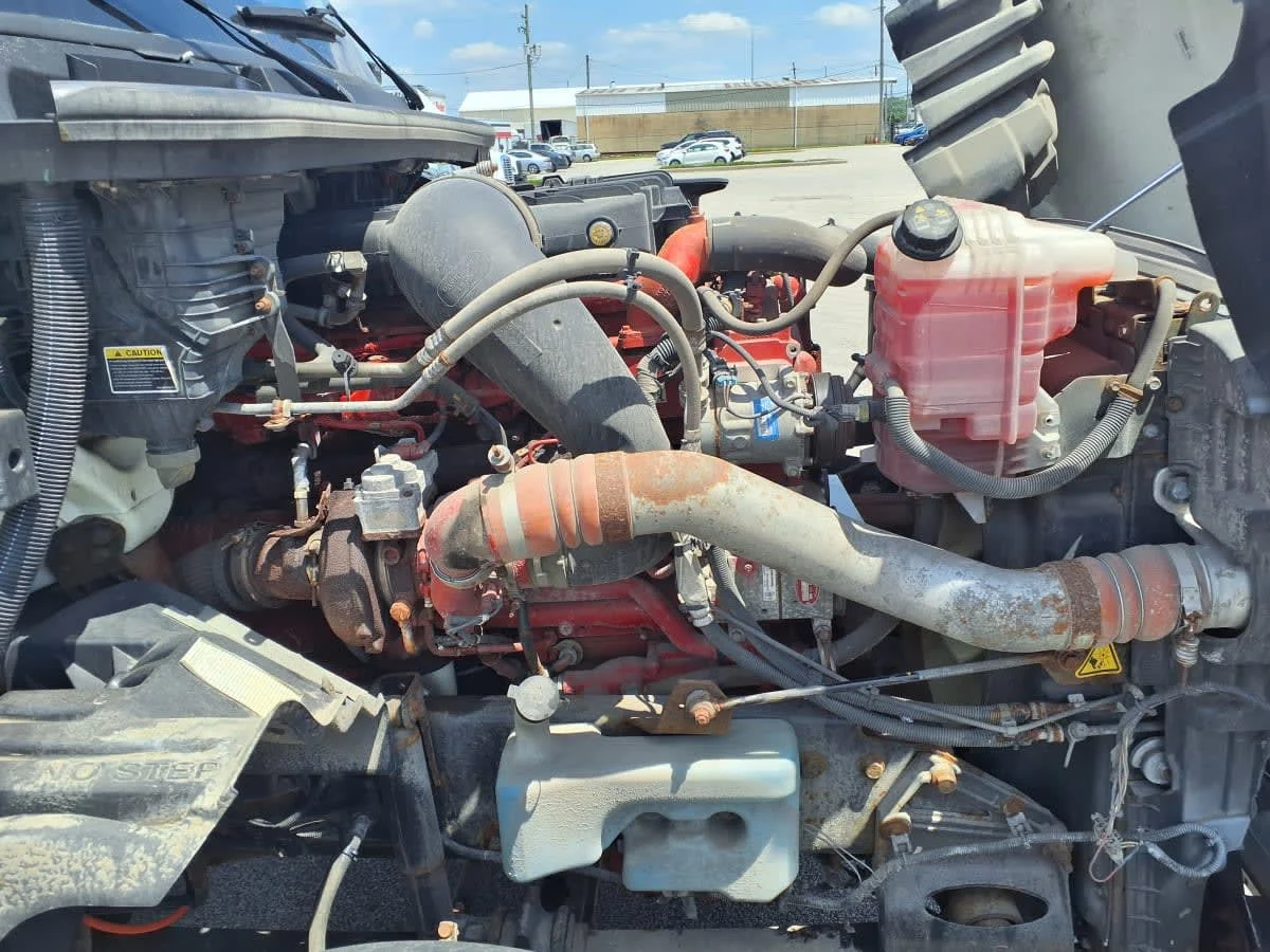 2019 International LT in Cleveland, OH — photo 9