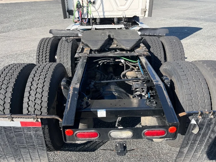 2021 Freightliner Cascadia - image 6