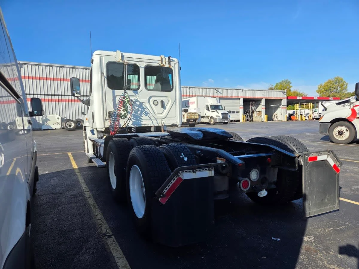 2019 Freightliner Cascadia in Allentown, PA — photo 6