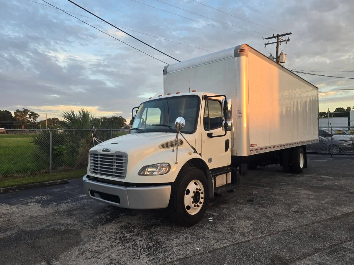 2019 Freightliner M2 106 in Tampa, FL — photo 3